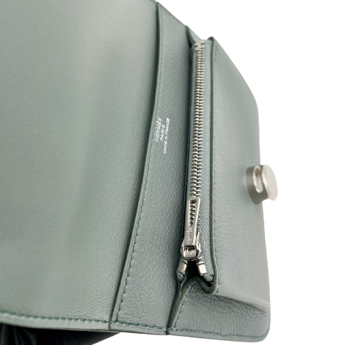 Hermes Dogon Compact Veil Amand Togo B가 새겨 져 있습니다