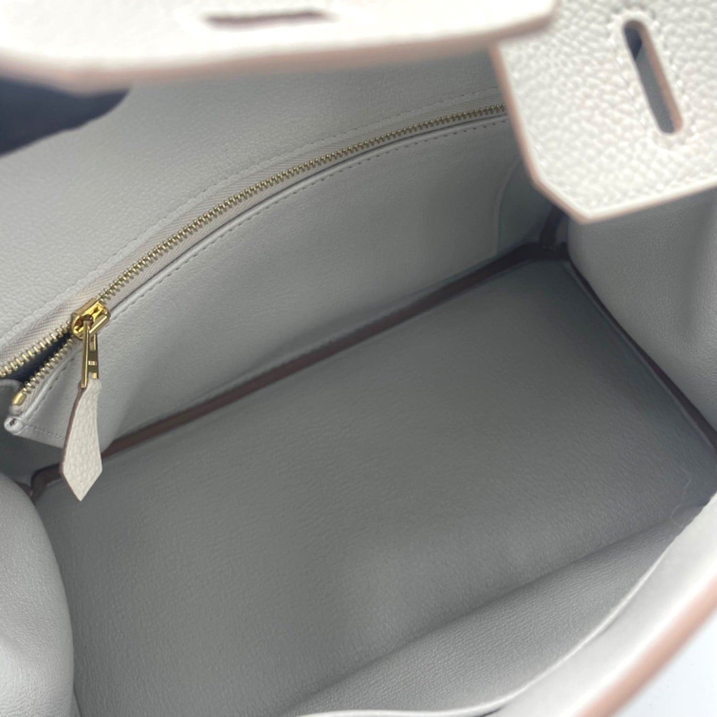 Hermes Birkin 25 그리퍼 토고 골드 하드웨어 B가 새겨 져 있습니다