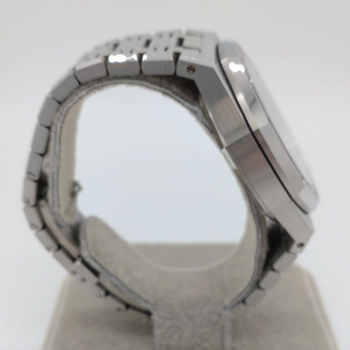 Pre-Owned Audemars Piguet Royal Oak Black 15500ST.OO.1220ST.03