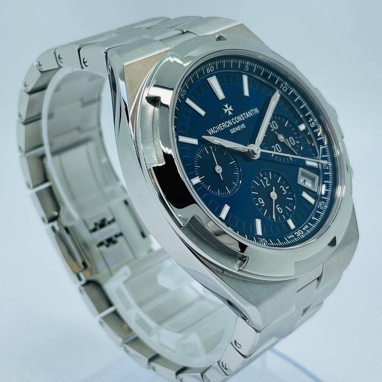 Pre-Owned Vacheron Constantin Oversy's Chronograph 5500V/110A-B148