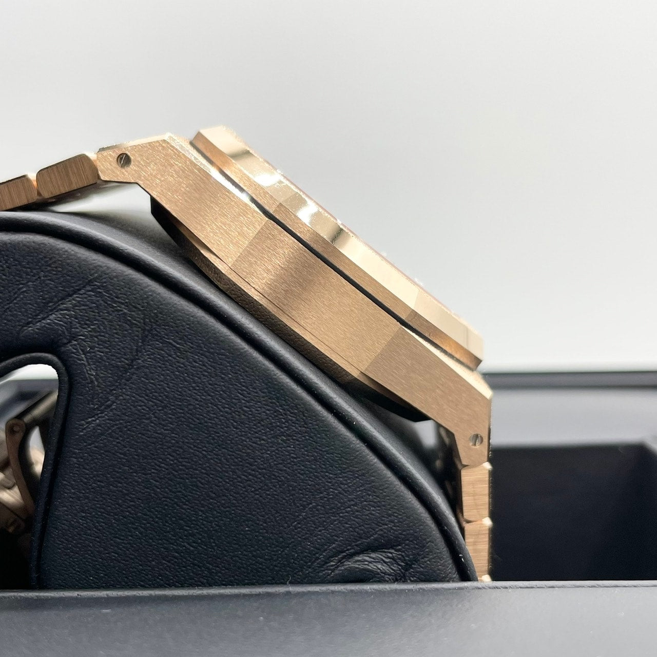 Pre-Owned Audemars Piguet Royal Oak 26239OR.GG.1224OR.01 Frosted Gold Blue Grand Tapestry