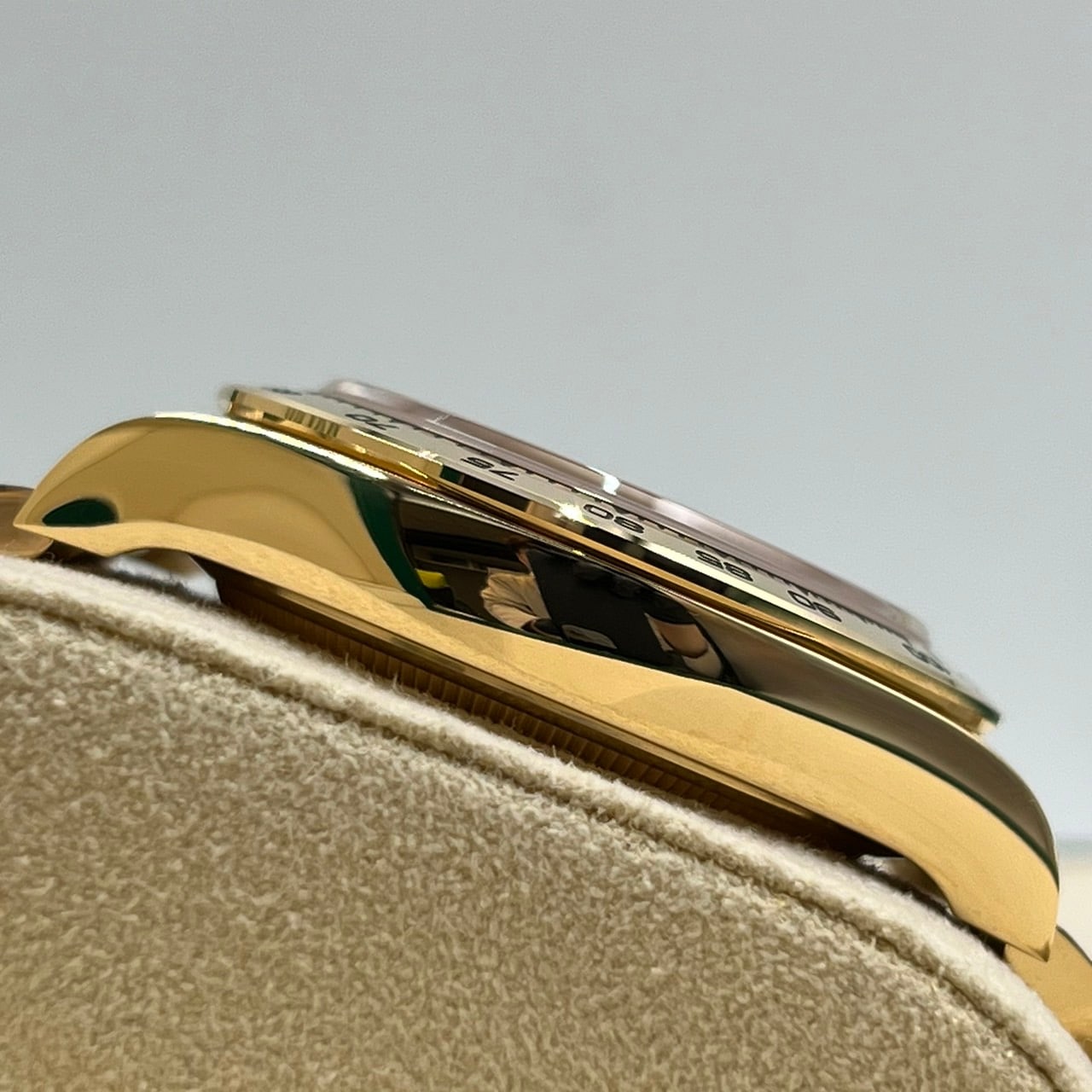 Rolex Daytona 126508 Black x Champagne 40mm