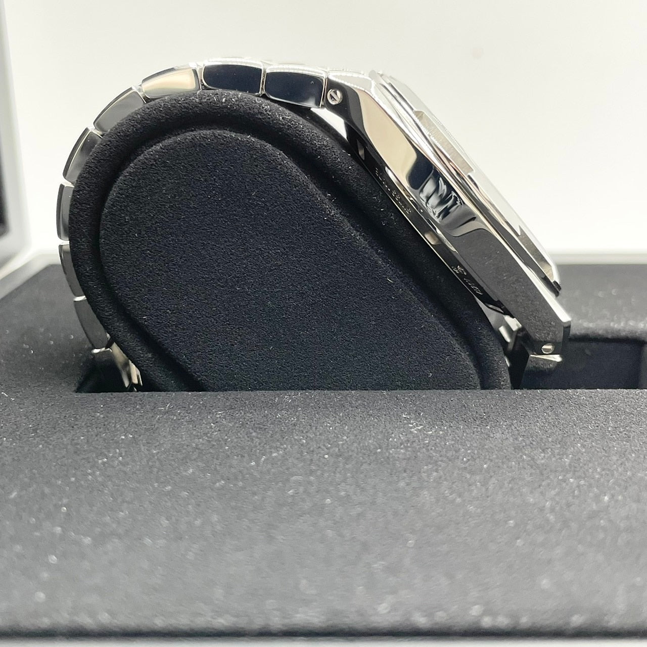 Pre-Owned Vacheron Constantin Overseas 4520V/210A-B128 Stainless Steel Blue 41mm