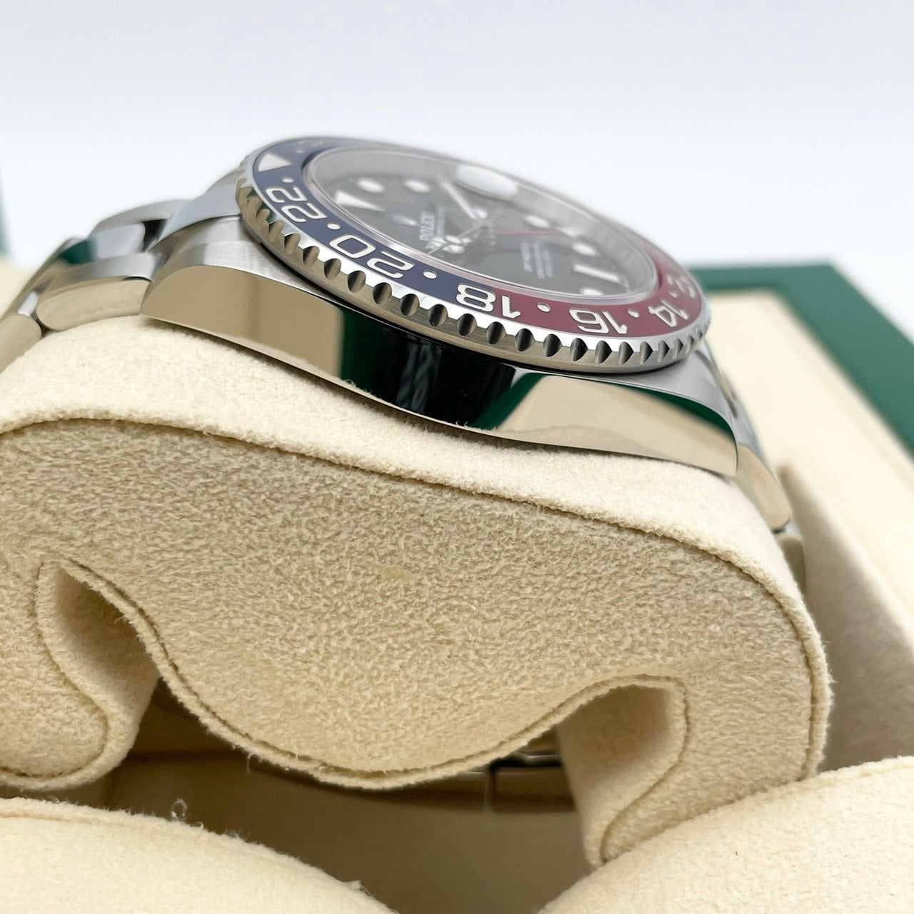 Pre-Owned Rolex GMT Master II 126710BLRO Oyster Bracelet Black 40mm