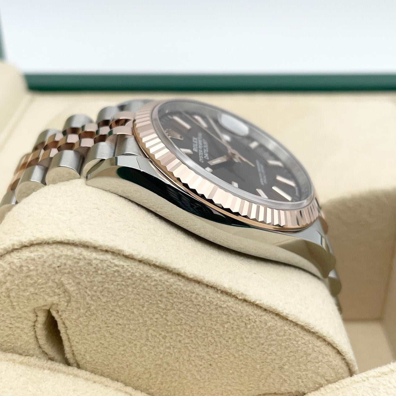 プレオウンド ロレックス デイトジャスト 126231 チョコレート ジュビリーブレス 36mm
