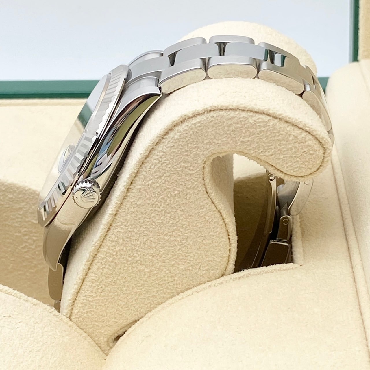 プレオウンド ロレックス デイトジャスト 126334 オイスターブレス ブライトブルー フルーテッドベゼル41mm