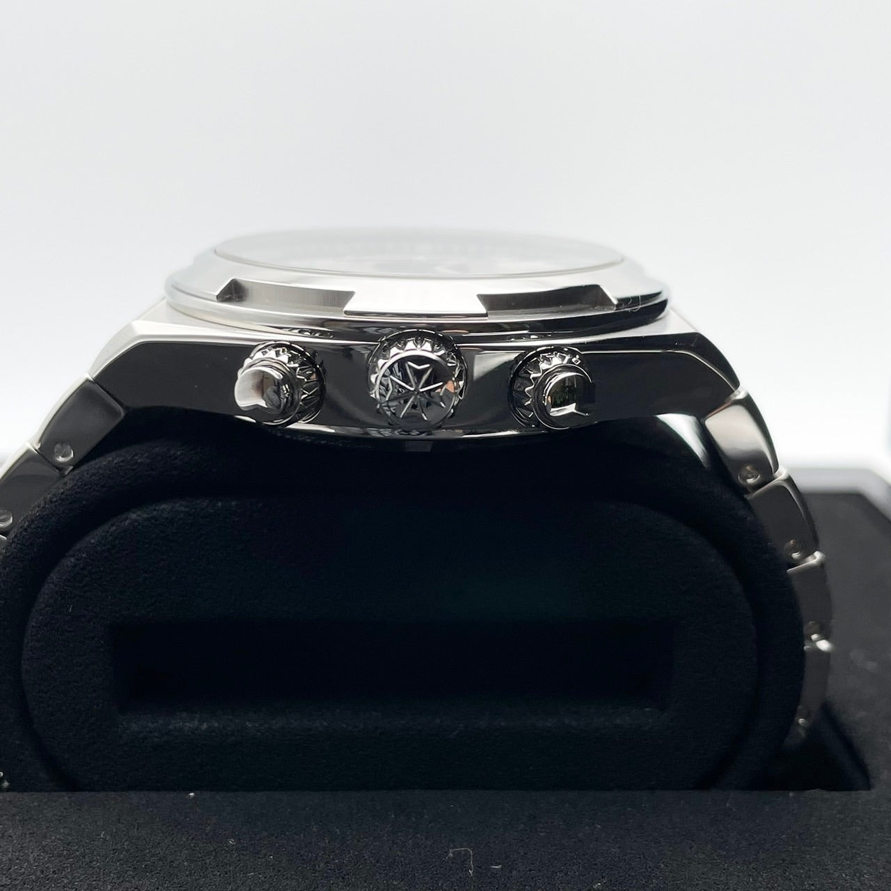 Pre-Owned Vacheron Constantin Overseas 5500V/110A-B686 Silver 42.5mm