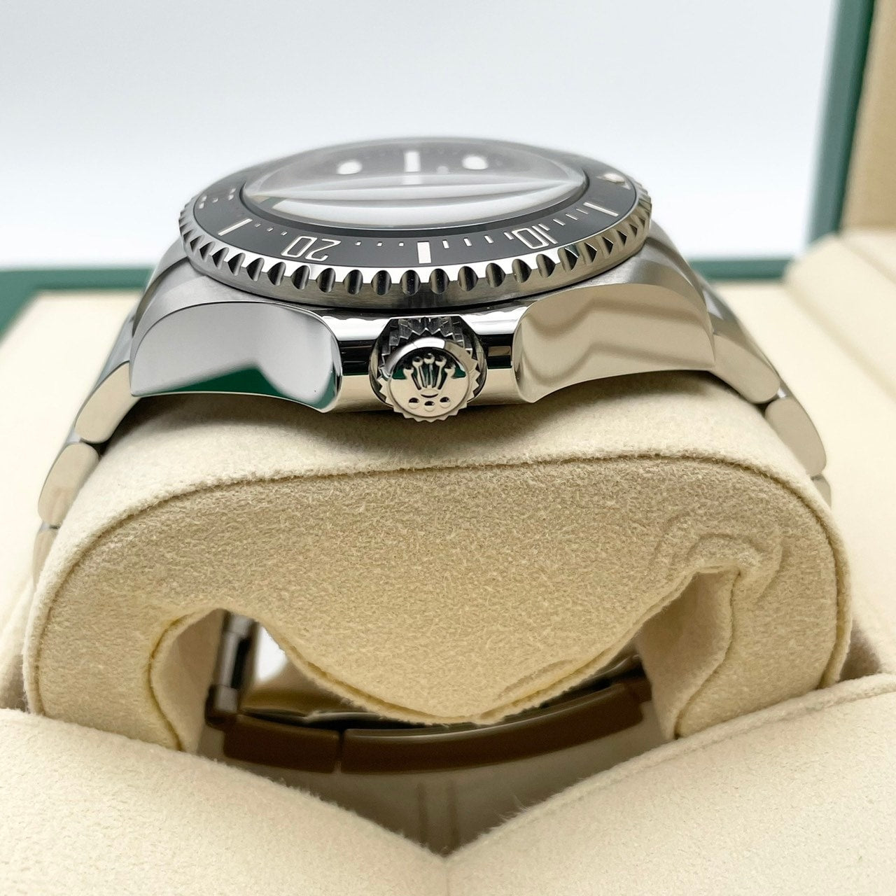 プレオウンド ロレックス シードゥエラーディープシー 136660 ブラック オイスターブレスレット 44mm