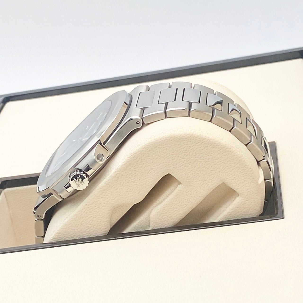 プレオウンド パテックフィリップ ノーチラス 5711/1A-010 ステンレススチール ブルー 40mm