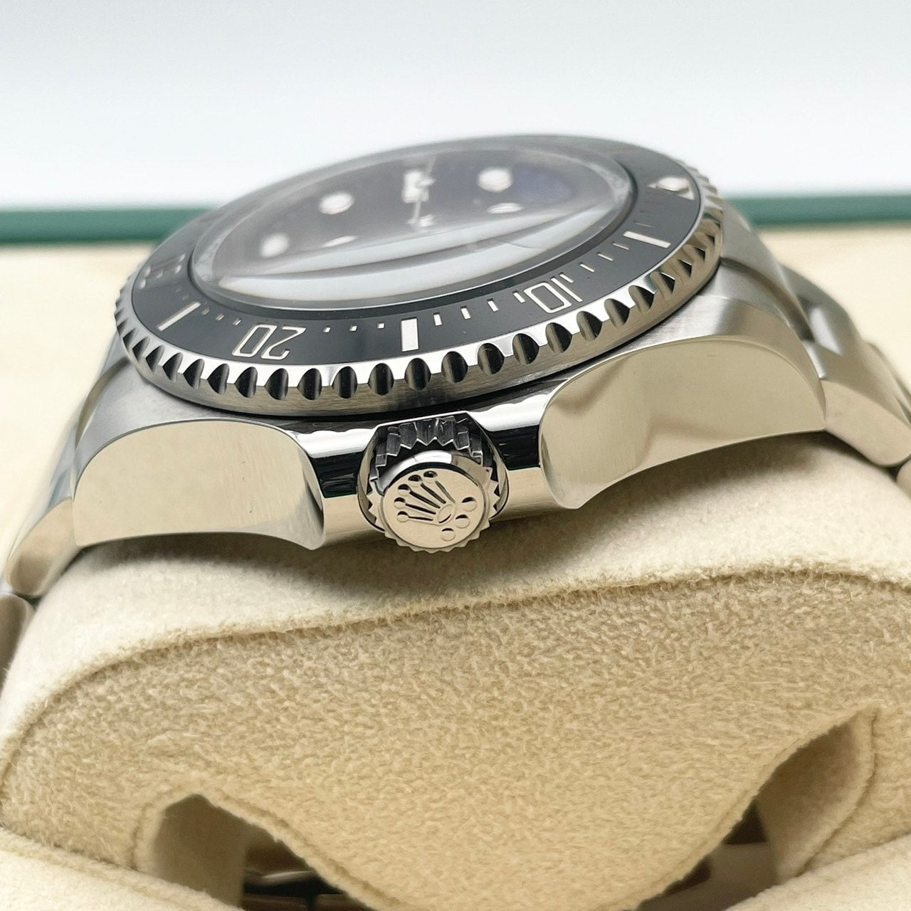 プレオウンド ロレックス ディープシー 136660 Dブルー オイスターブレスレット 44mm