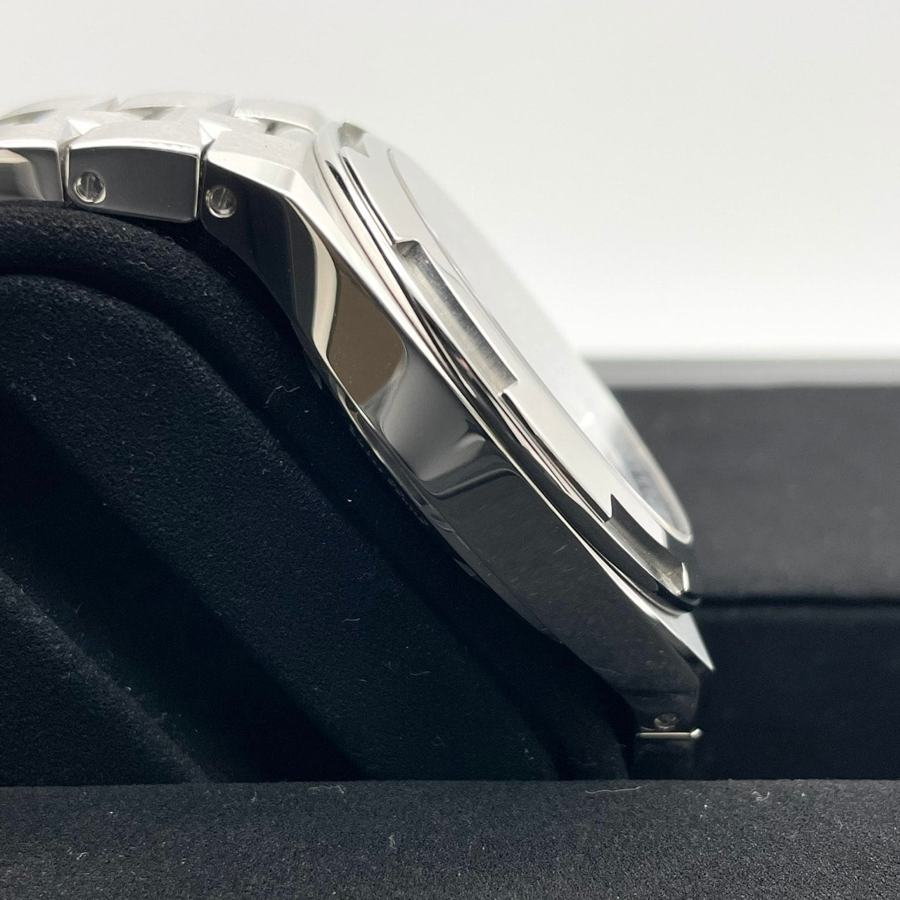 Pre-Owned Vacheron Constantin Overseas 4500V/110A-B128 Blue Stainless Steel 41mm