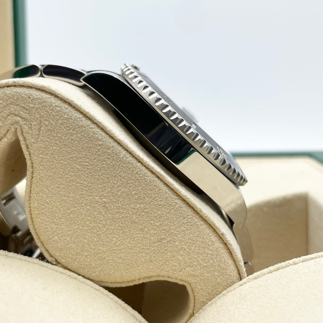 Pre-Owned Rolex Submariner Date 116610LV Black Oyster Bracelet 40mm