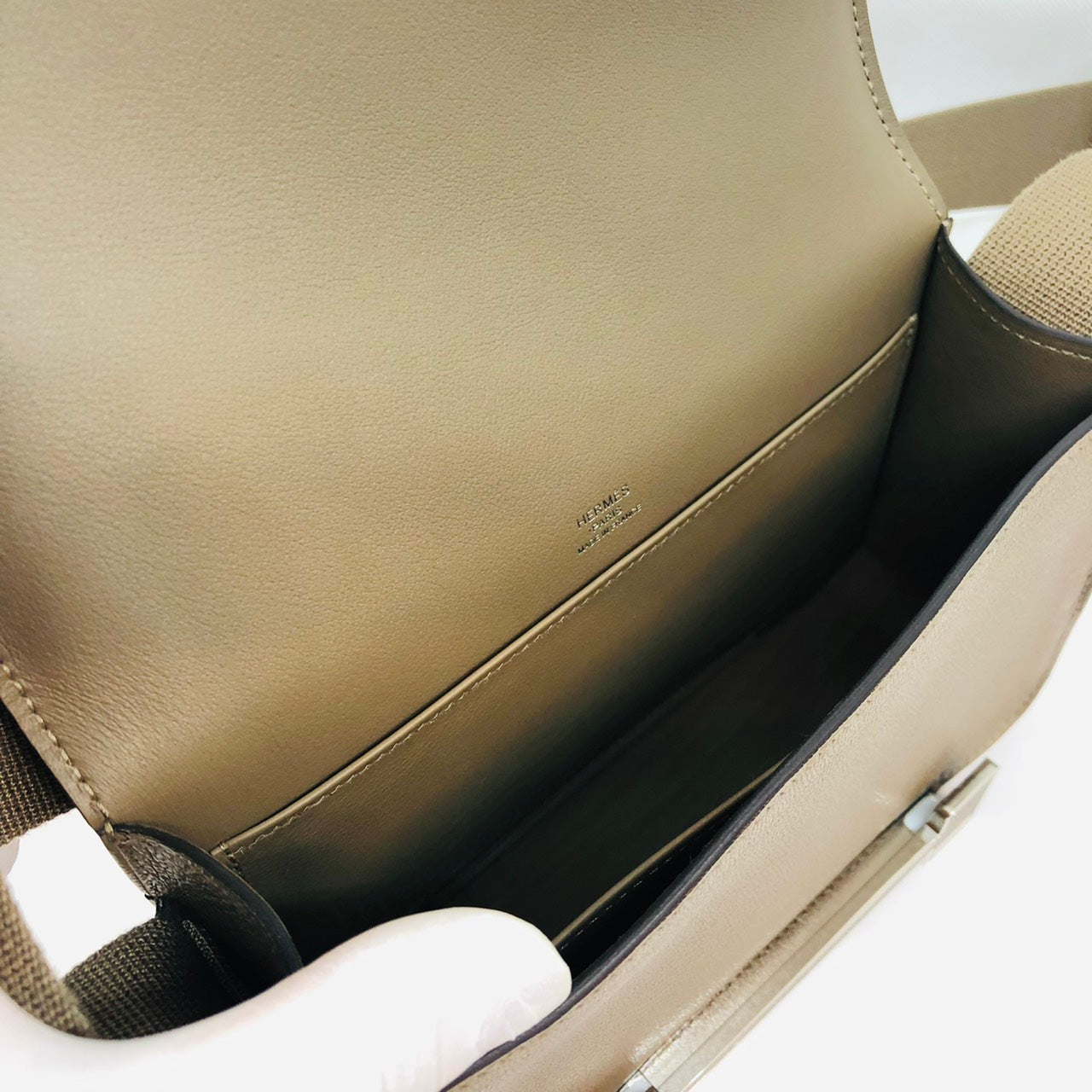Pre-Owned Hermes Geta Chevre U Engraved Etoup