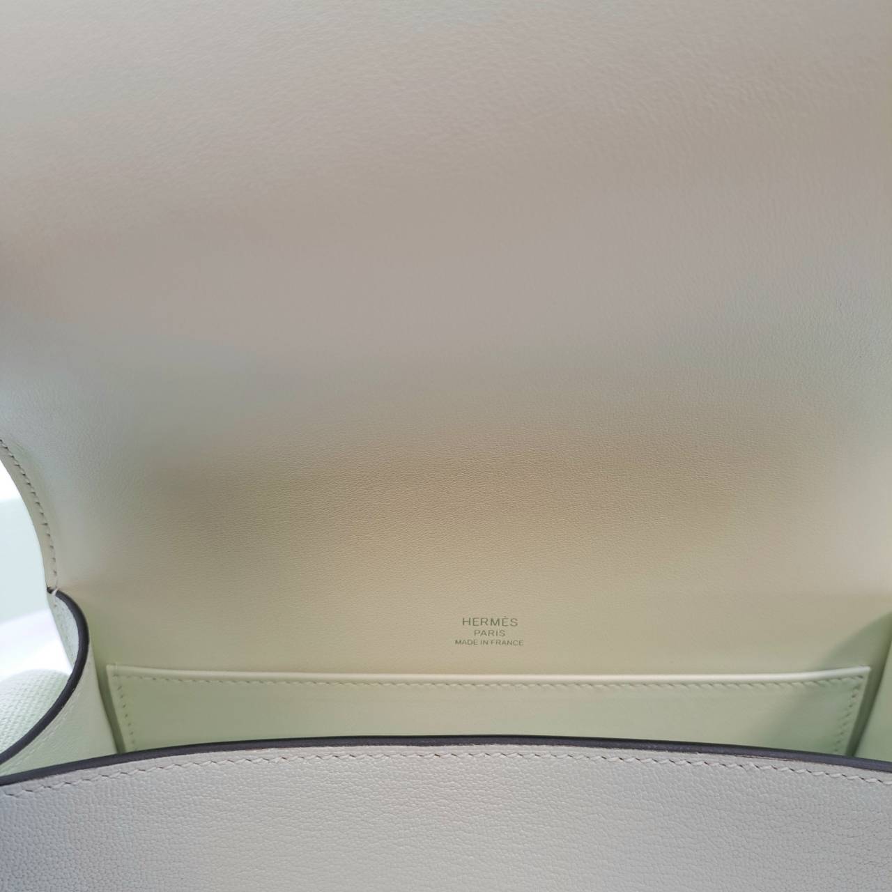 Pre-Owned Hermes Geta Swift Veil Fizz Silver Metal Fittings B Engraved