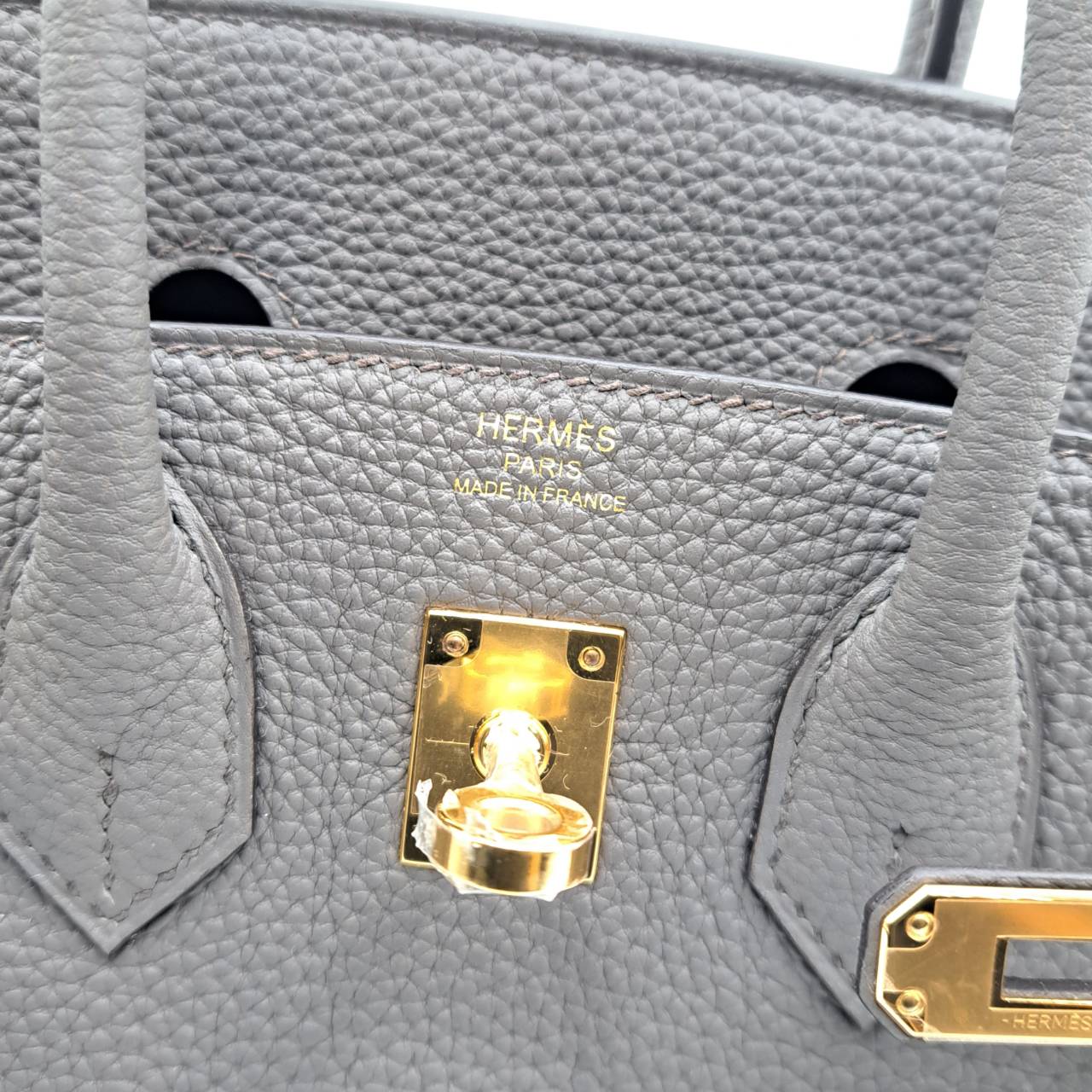 Hermes Birkin 25 Ethan Togo Gold Hardware B가 새겨 져 있습니다