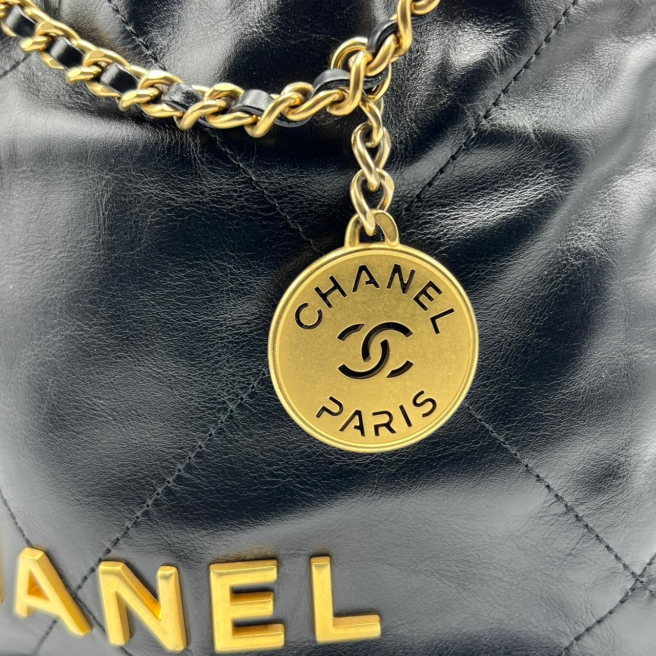 プレオウンド CHANEL シャネル22 チェーンショルダー ブラック カーフスキン