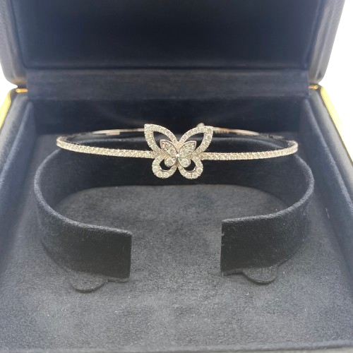 Pre-Owned Graph Butterfly Diamond Open Bangle White Gold Diamond