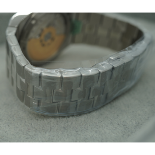 Pre-Owned Vacheron Constantin Overseas Automatic 4500V/110A-B483