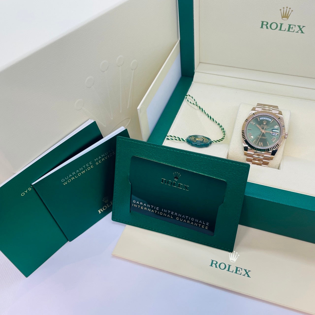 プレオウンド ロレックス デイデイト 228235 エバーローズゴールド オリーブグリーン ローマン 40mm