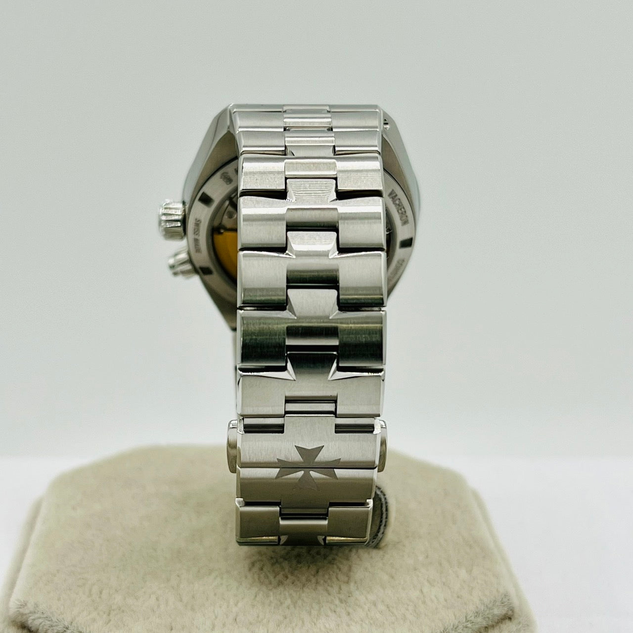 Pre-Owned Vacheron Constantin Overseas 7900V/110A-B334