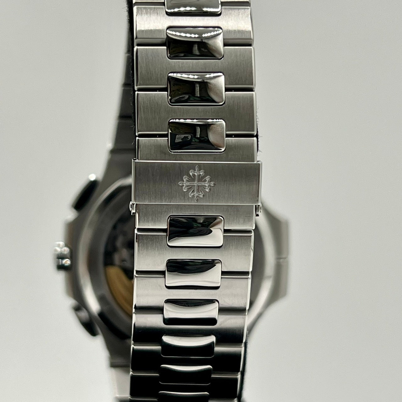 プレオウンド パテックフィリップ ノーチラス トラベルタイム クロノグラフ 5990/1A-001 ブラックグラデーション 44mm