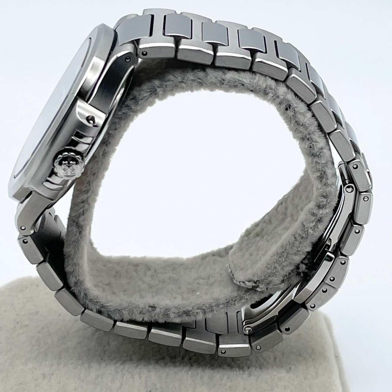 사전 소유의 Patek Philippe Nautilus 7118/1A-001 Blue Opalin 35.2mm