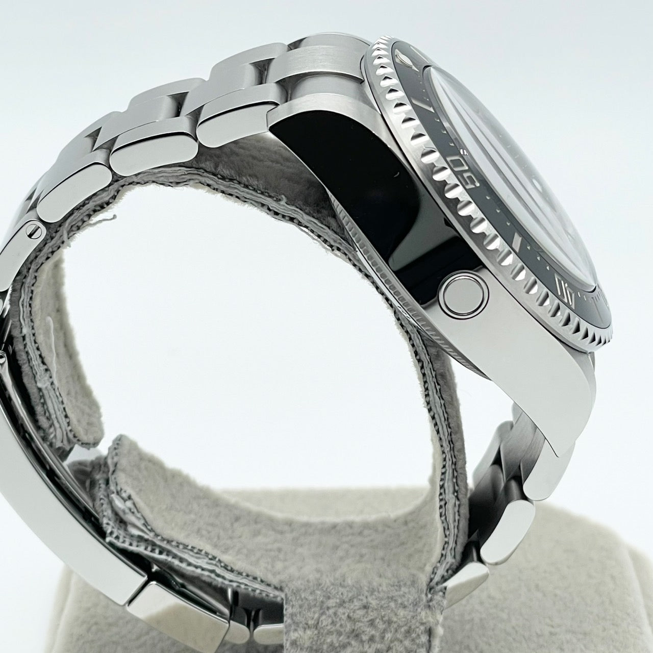 プレオウンド ロレックス ディープシー 136660 Dブルー オイスターブレスレット 44mm