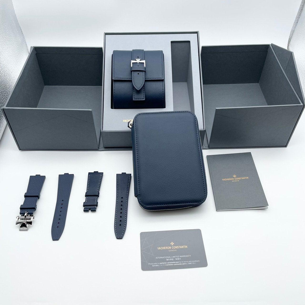 Pre-Owned Vacheron Constantin Overseas 4520V/210A-B128 Stainless Steel Blue 41mm