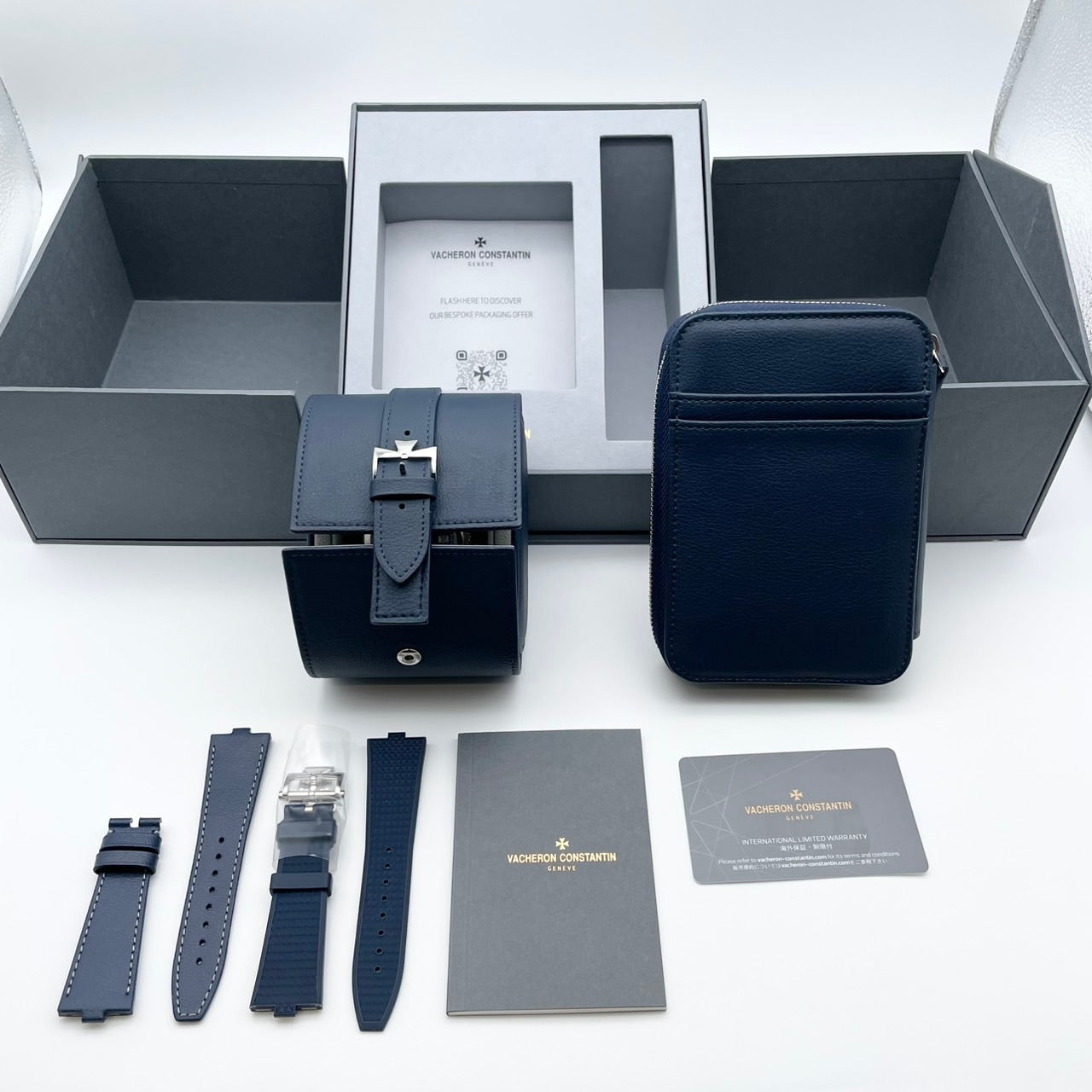 Pre-Owned Vacheron Constantin Overseas 4520V/210A-B128 Stainless Steel Blue 41mm