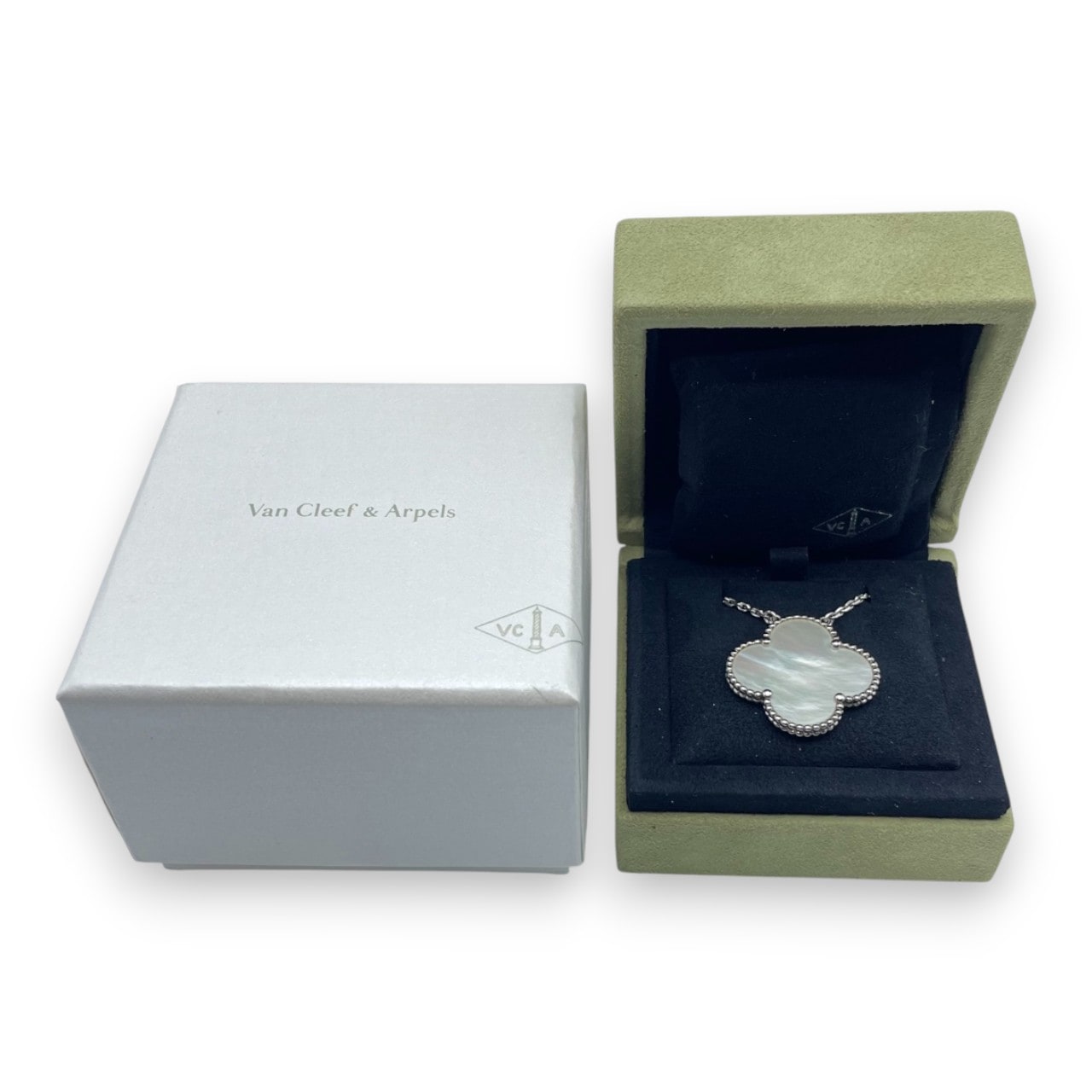 プレオウンドヴァンクリーフ&アーペル マジックアルハンブラ ペンダント VCARN32200 マザーオブパール ホワイトゴールド