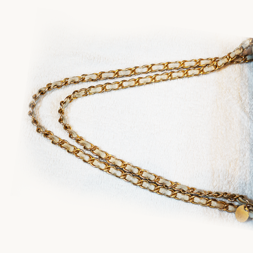 Pre-Owned Chanel Chevron V-stitched Chain Shoulder Bag A92087