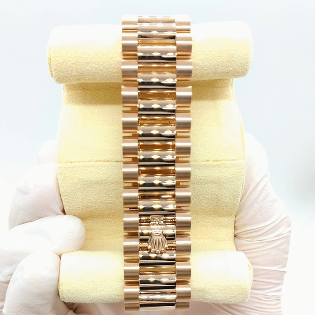 Pre-Owned Rolex Day Date 128235 Everrose Gold White Rome