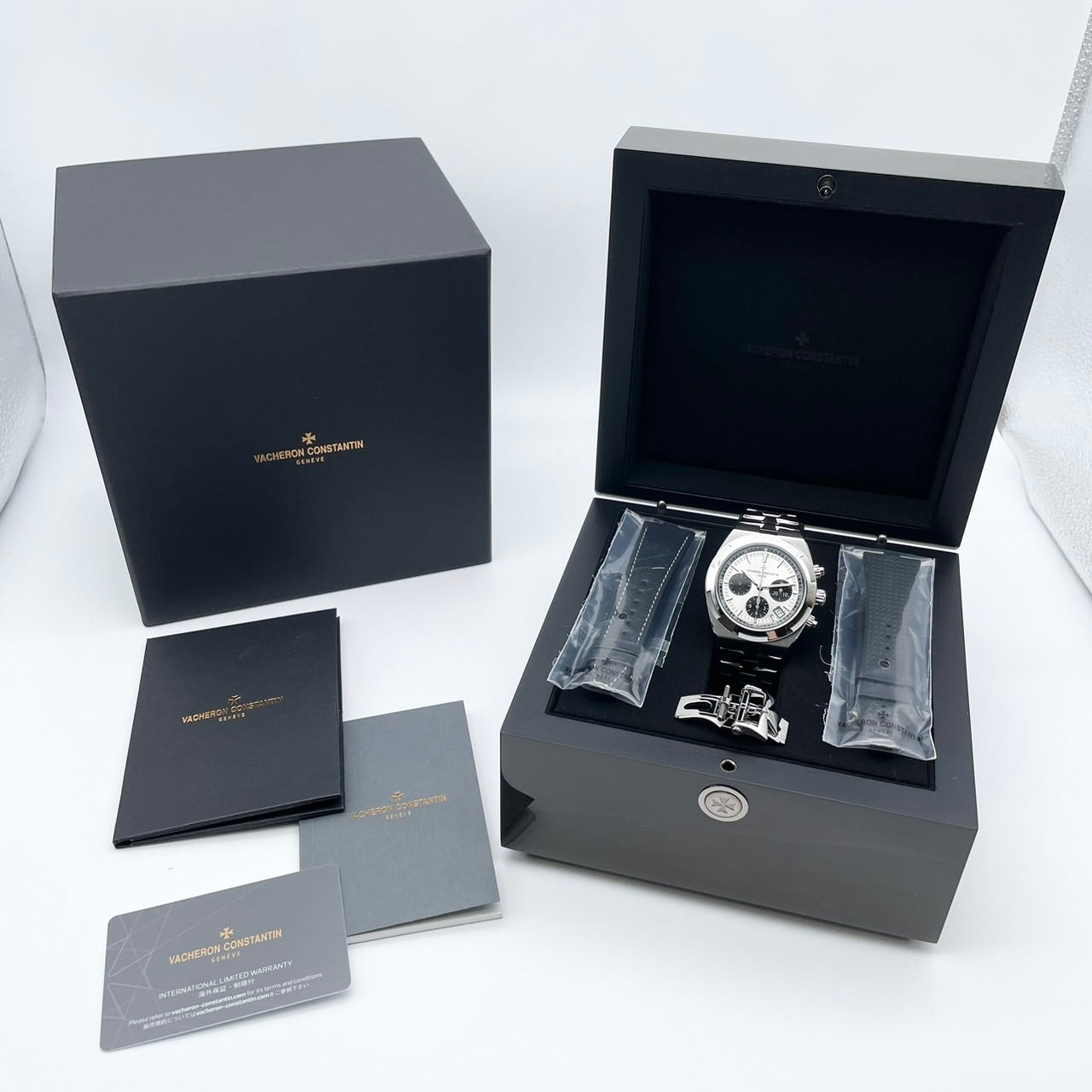 Pre-Owned Vacheron Constantin Oversy's Chronograph 5520V/210A-B686 Silver Tone Lacquer 42.5mm