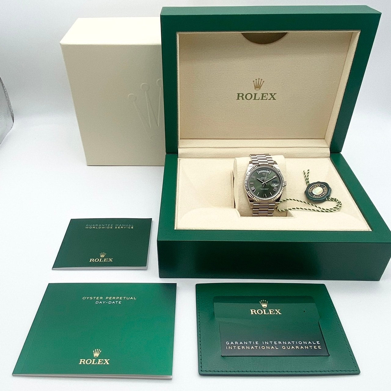 사전 소유 롤렉스 데이 날짜 228239 화이트 골드 올리브 그린 로마 40mm