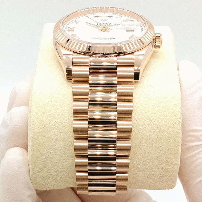 Pre-Owned Rolex Day Date 128235 Everrose Gold White Rome