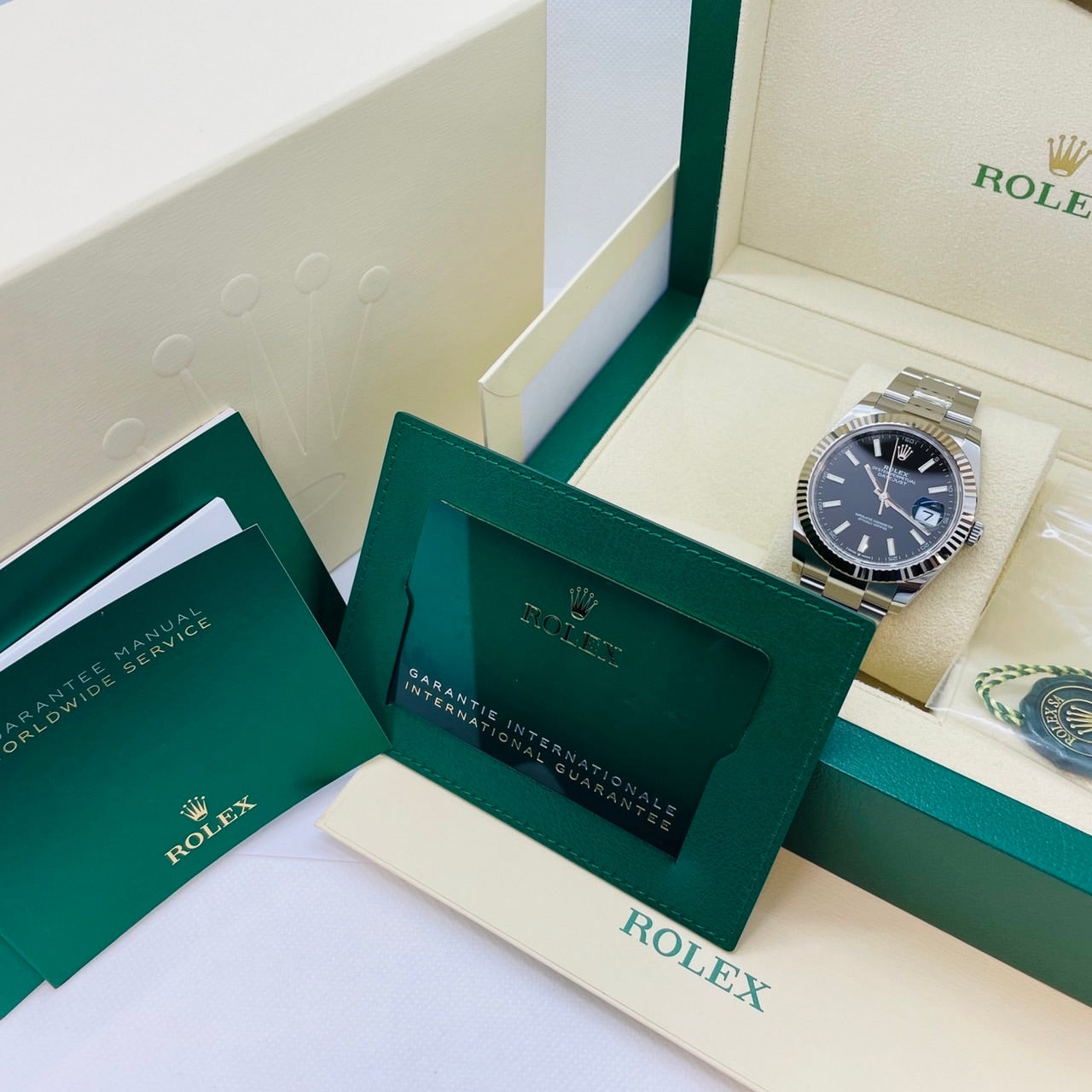 Pre-Owned Rolex Datejust 126334 Black Oyster Bracelet