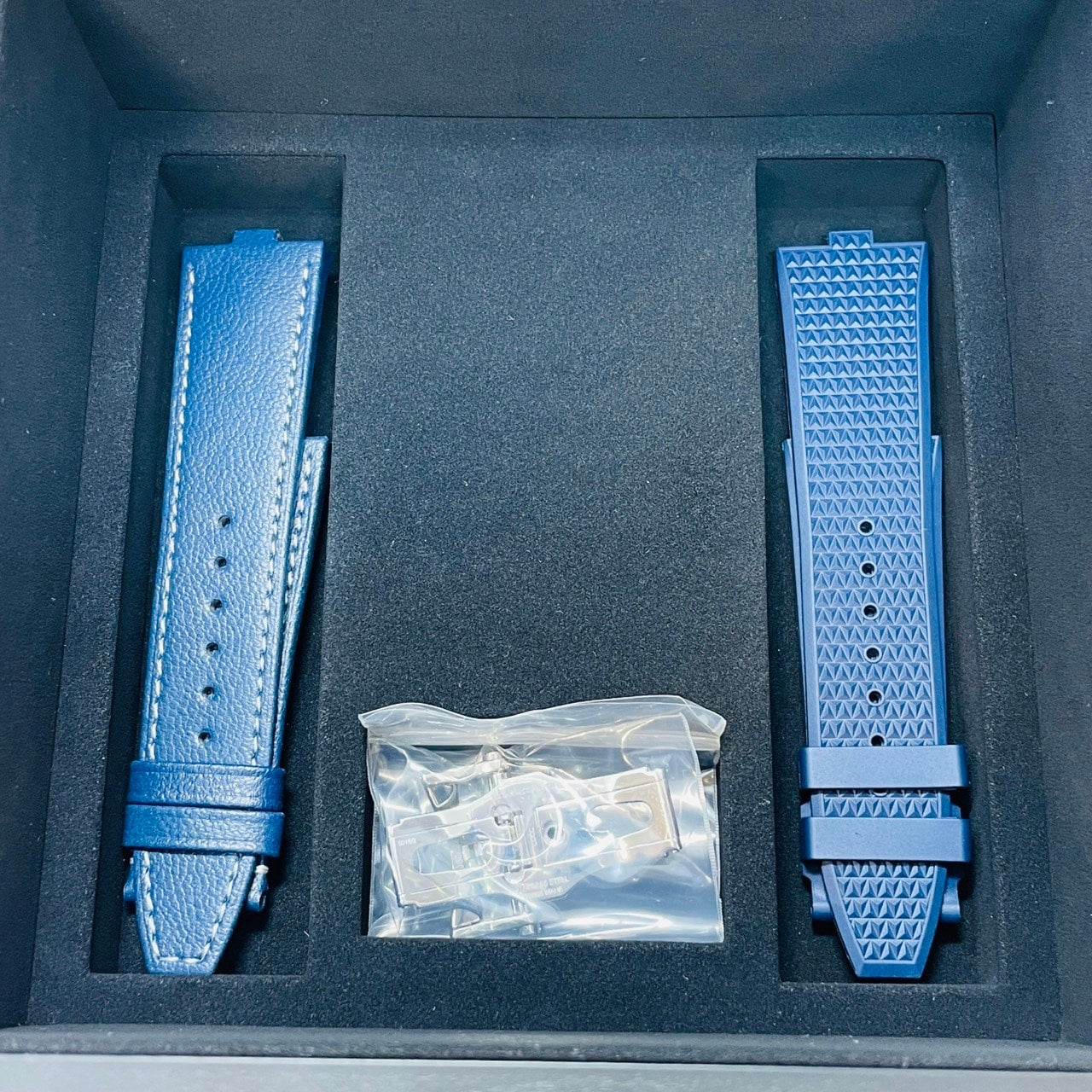 Pre-Owned Vacheron Constantin Oversy's Chronograph 5500V/110A-B148