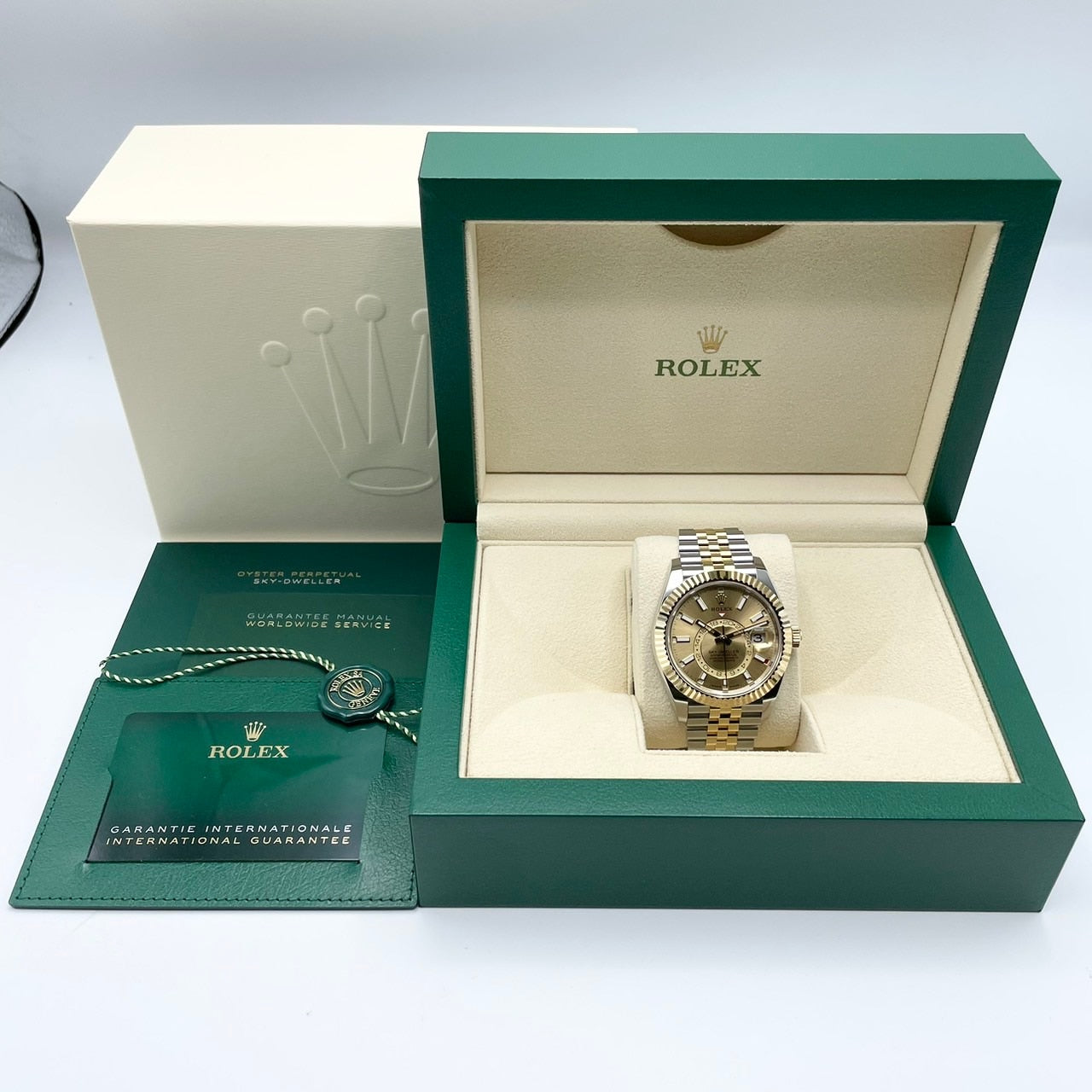 사전 소유 롤렉스 스카이 거주자 336933 골드 42mm