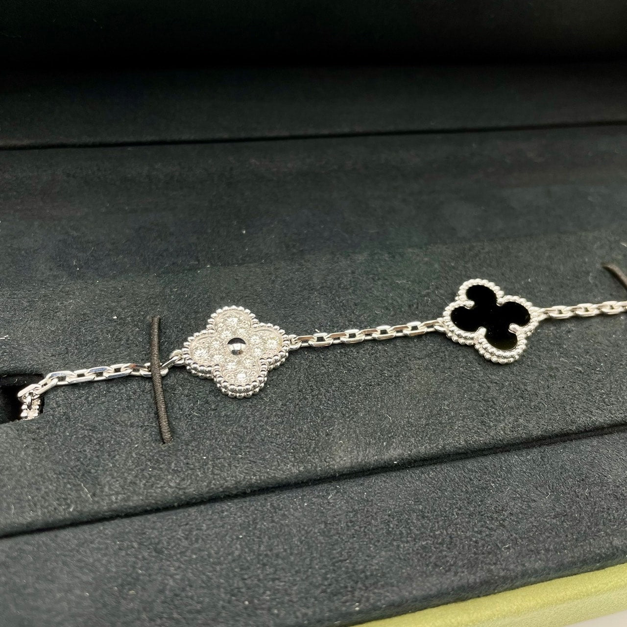 Pre-Owned Van Cleef & Arpels Vintage Alhambra Bracelet VCARP2R900 18K White Gold, Onyx, Diamond 5 Motif