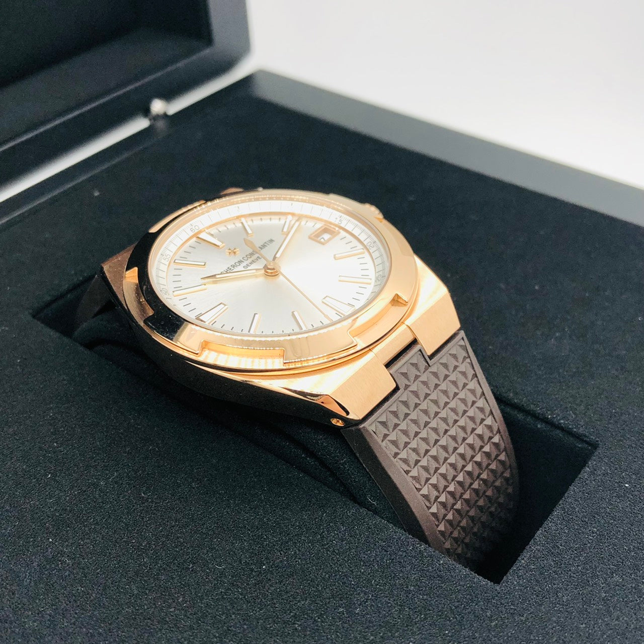 Pre-Owned Vacheron Constantin Overseas Automatic 4500V/000R-B127