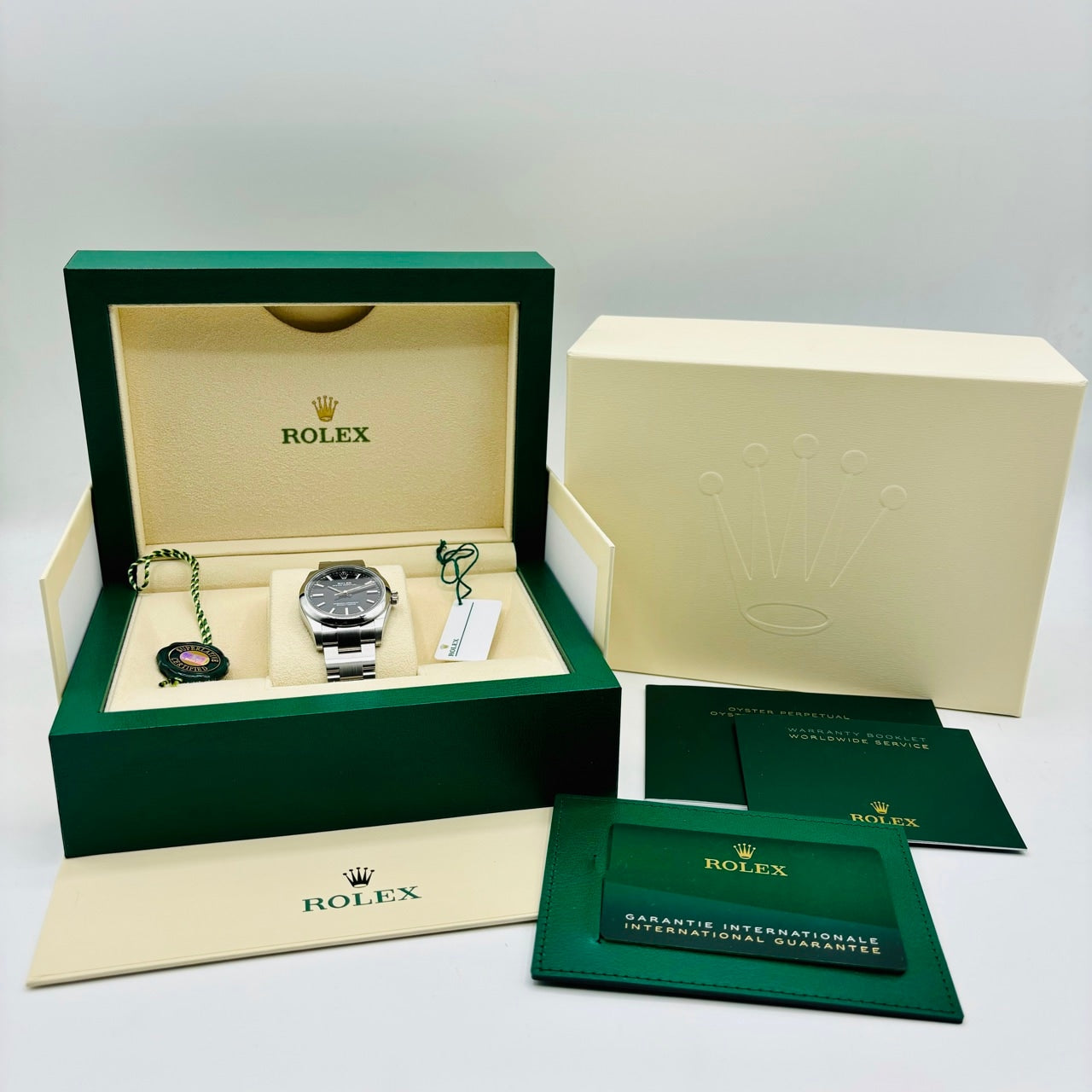 プレオウンド ロレックス オイスターパーペチュアル 124200 オイスターブレスレット ブラック 34mm