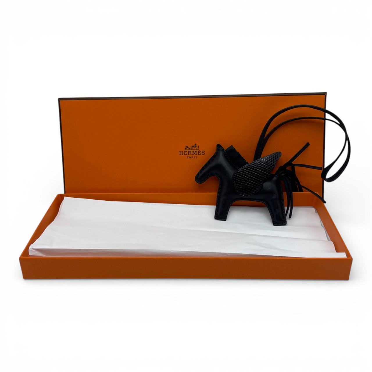 プレオウンドエルメス ペガサスチャーム タッチ PM ソーブラック リザード U刻印