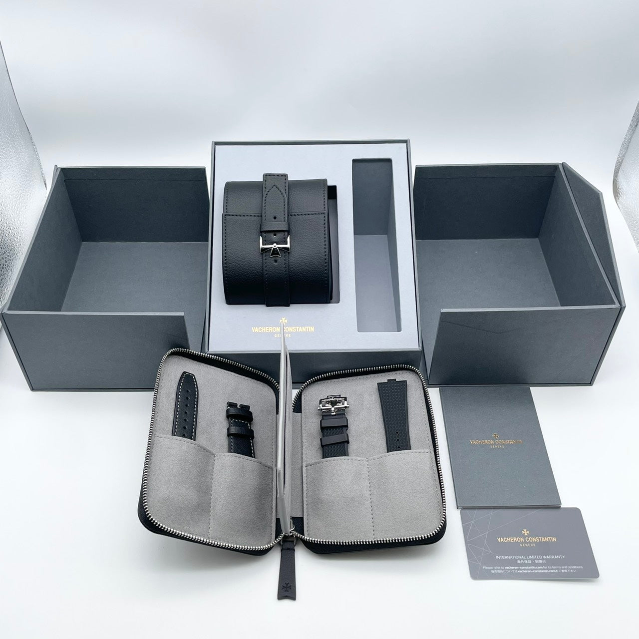 プレオウンド ヴァシュロンコンスタンタン オーヴァーシーズ・クロノグラフ 5520V/210A-B686 シルバートーンラッカー 42.5mm