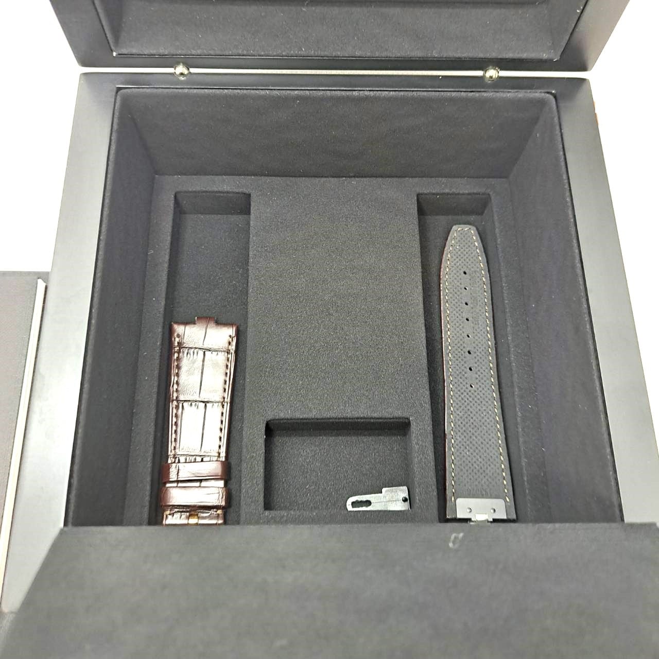 PreOwned Vacheron Constantin Overcy's Dual Time 7900V/000R-B336