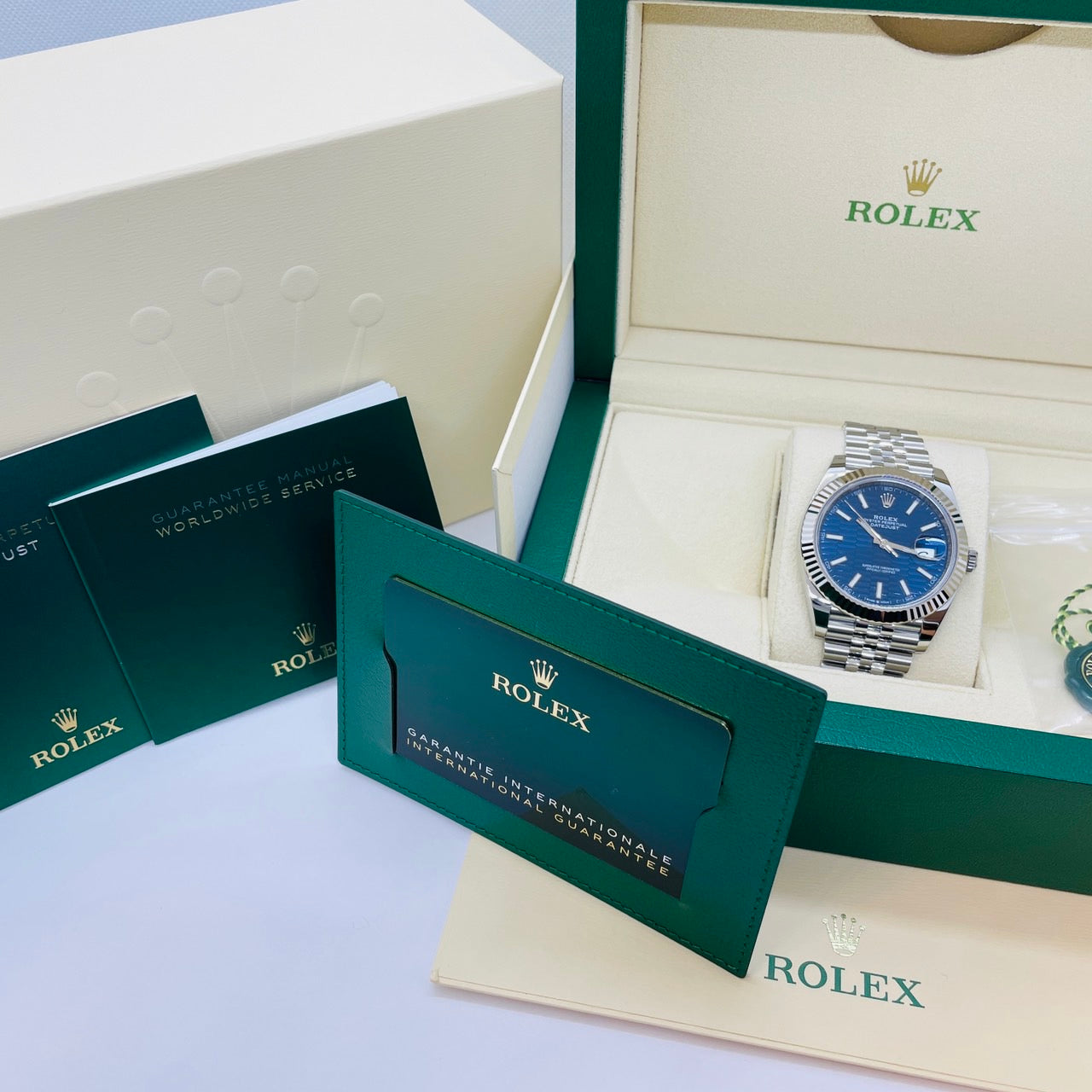 Pre-Owned Rolex Datejust 126334 Fluted motif Jubilee Breath Bright Blue
