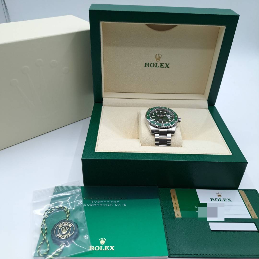 Pre-Owned [2020 Guarantee] Rolex Submariner Date 116610LV Oyster Bracelet 40?o