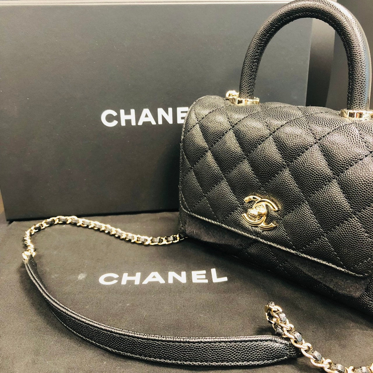 二手Chanel Matelasse顶部手柄Mini 2-Way Bag AS2215