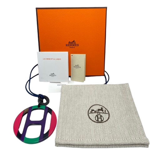 Hermes H Equipe 水牛角漆吊坠