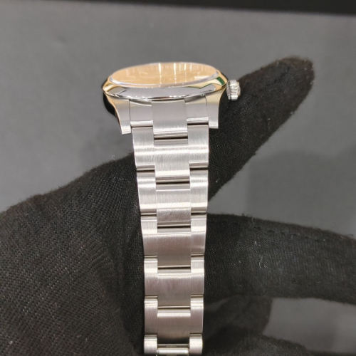 Pre-Owned Rolex Oyster Perpetual 124200 Oyster Bracelet Black