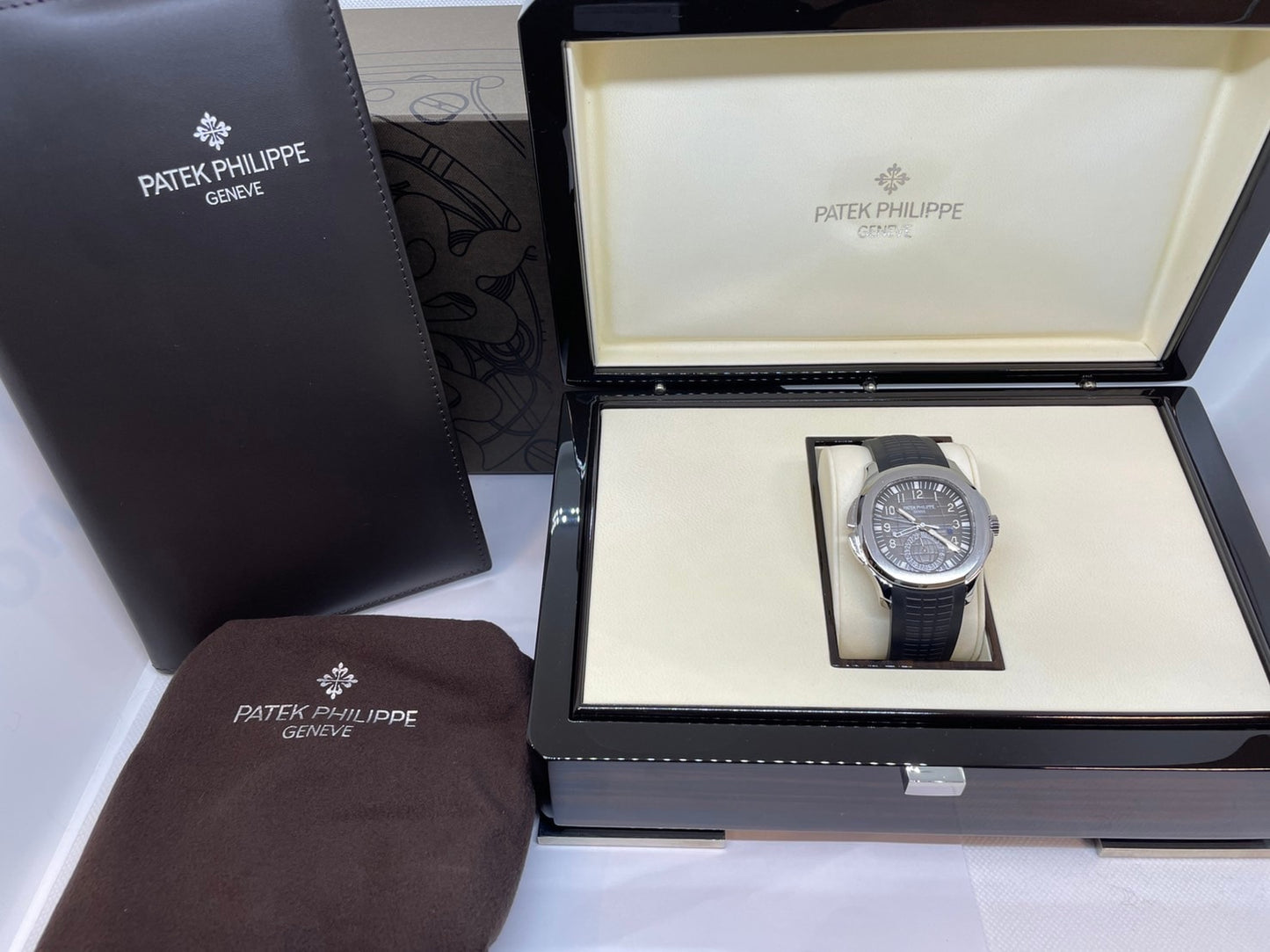 Pre-Owned Patek Philippe Aquanaut 5164A-001 Black